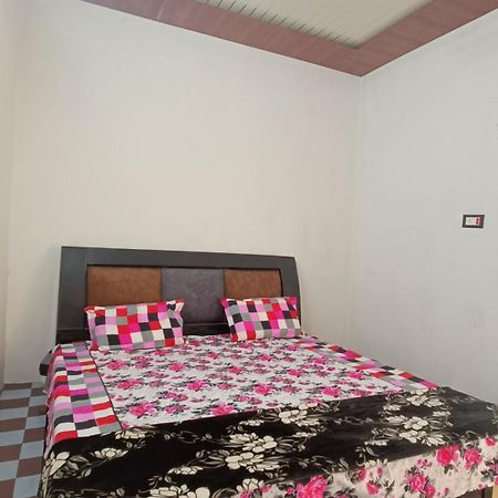 Keshav Narayan Home Stay Matura Exterior foto